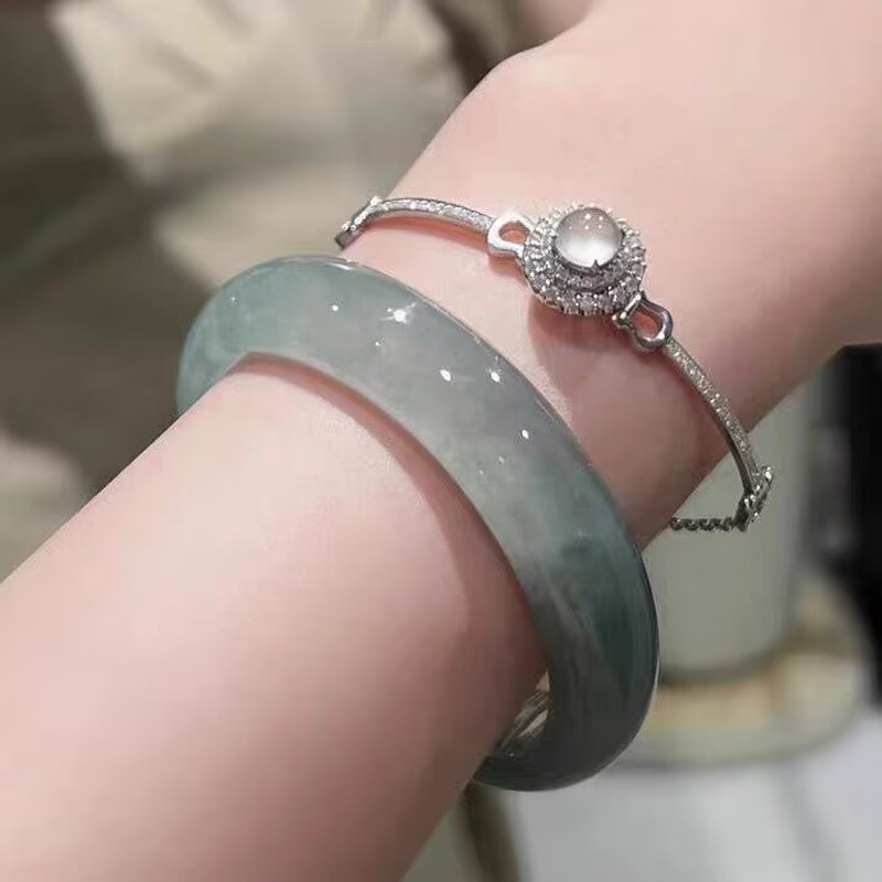 bracelet with floral patterns  - Bracelets review and price